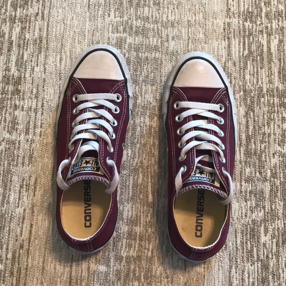 MAROON CONVERSE